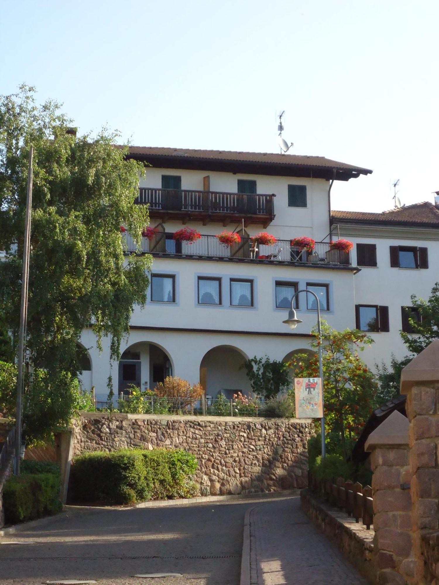 Gasthof Zum Roessl Otel San Genesio Atesino Dış mekan fotoğraf